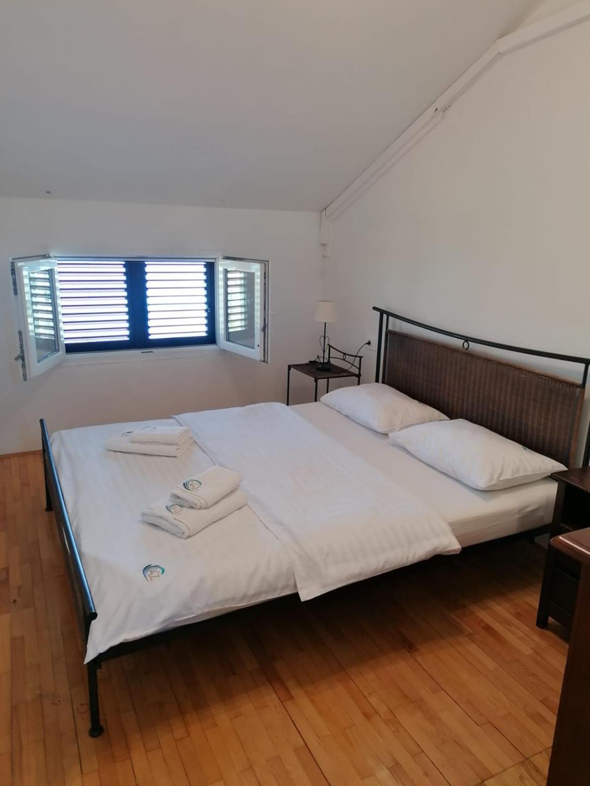 Apartments Villa Julia Trogir Exterior foto